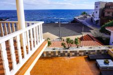 Casa adosada en Candelaria - Sky & Sea The House by the Beach