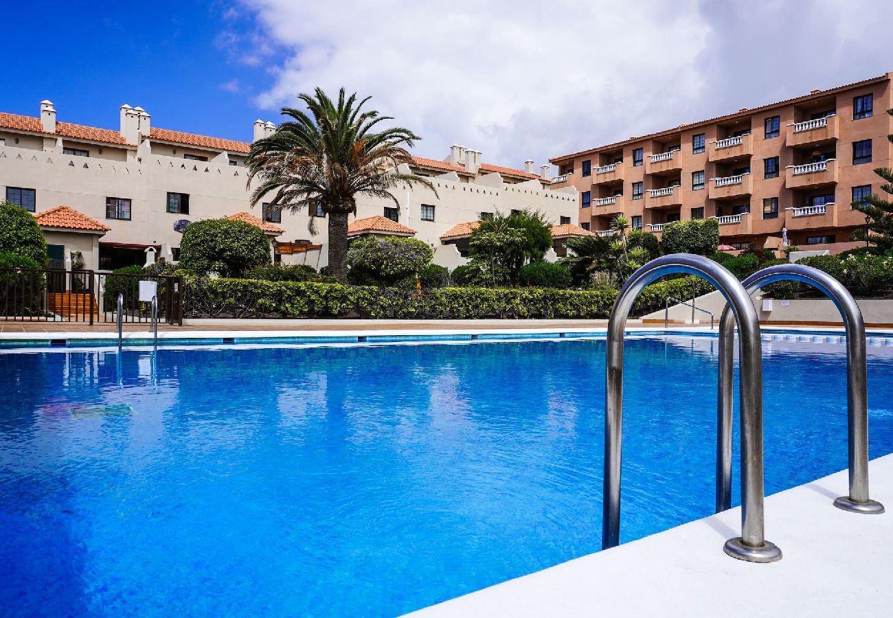 House in Granadilla de Abona - Bright House With Working Space